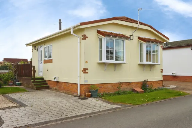 Riverdale Park, Bent Lane, Staveley, Chesterfield, S43, photo 1