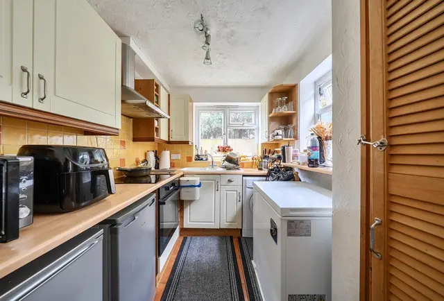 London Road, Redhill, RH1, photo 2