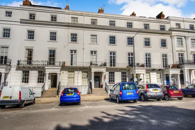 2 bedroom flat, Clarendon Square, Leamington Spa, CV32