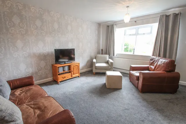 Photo 3 — Knights Manor Way, Dartford