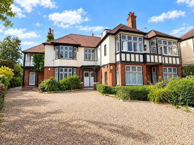 Whitefriars Crescent, Westcliff-on-Sea, SS0, photo 1