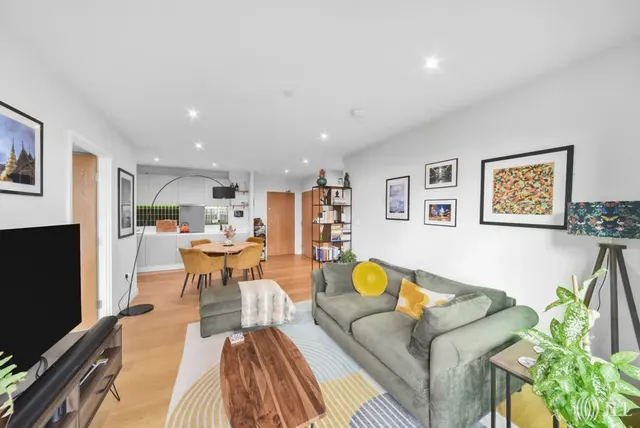 Ferry Lane, N17, photo 1