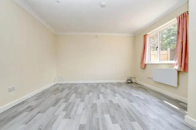 Photo 3 — Bracklesham Close, Southampton, SO19 8TD