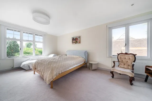 Photo 2 — Altwood Road Maidenhead SL6