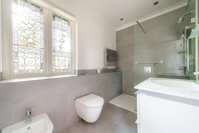 Photo 3 — Altwood Road Maidenhead SL6
