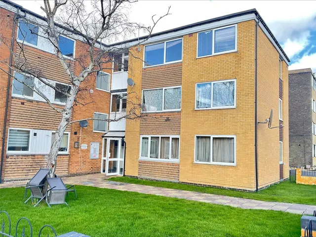 Bishops Walk, Aylesbury, Buckinghamshire, HP21, photo 1