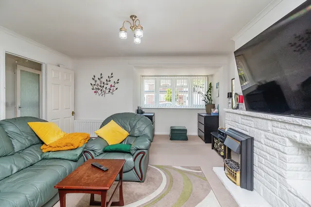 Photo 3 — Baccara Grove, Bletchley, Milton Keynes, Buckinghamshire, MK2