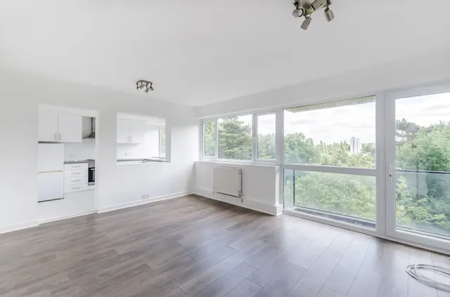 1 bedroom flat — Flat 11, 66 Shepherds Hill, London