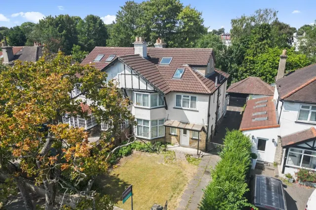 Scott Hall Road, Moortown, LS17, photo 1
