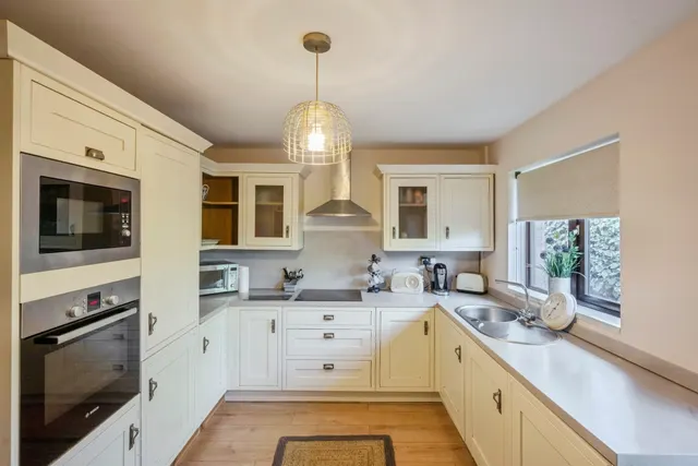 St. Marys Road, Dunsville, DN7, photo 2