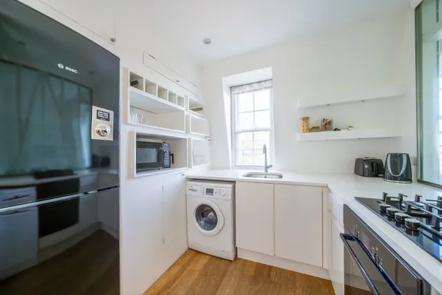 Clapham Common North Side, London, SW4, photo 3