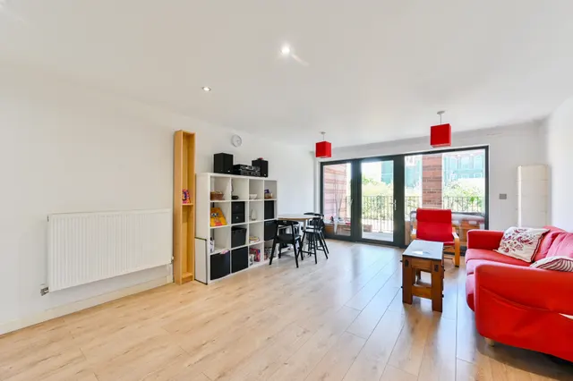 Flat 9, 71 Akerman Road, London, photo 1