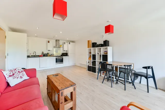 Photo 2 — Flat 9, 71 Akerman Road, London