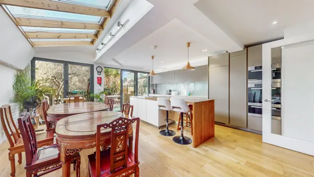 6 bedroom flat, Dalgarno Gardens, W10