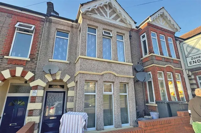 High Town Road, Luton, LU2, photo 1