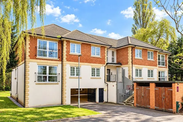 Ash Way, Woodford Green, IG8, photo 1