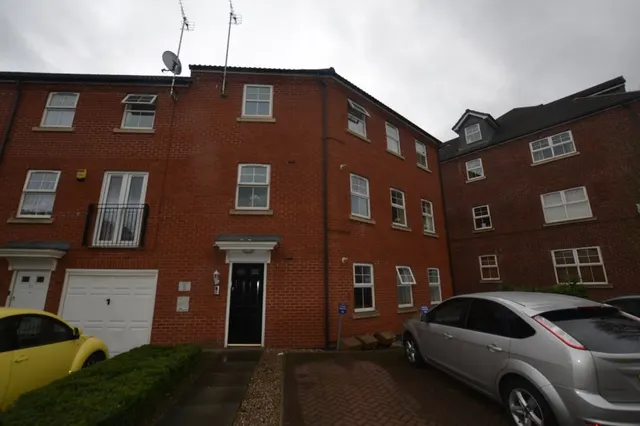 Montvale Gardens, Leicester, LE4, photo 1