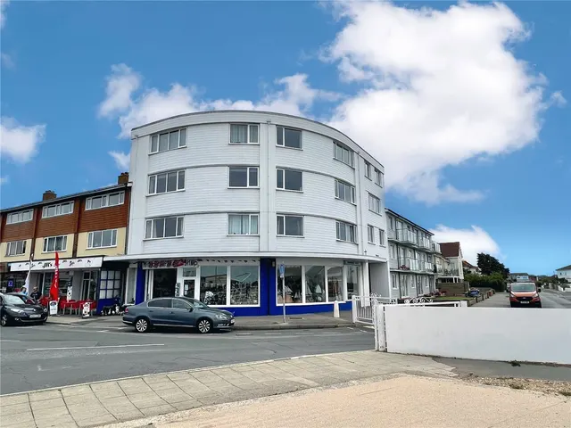 Bembridge Drive, Hayling Island, PO11, photo 1