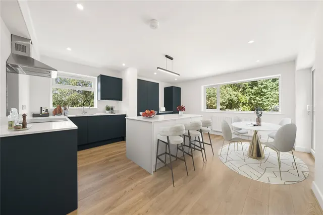 3 bedroom house — Douglas Road, Esher, Surrey, KT10