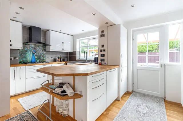 Photo 3 — Edgmond Close, Winyates West, Redditch, Worcestershire, B98 0JQ