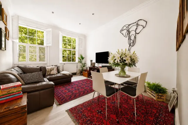 Clapham Common North Side, LONDON, photo 1