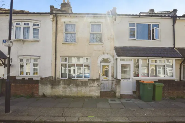 Dongola Road, London, E13, photo 1