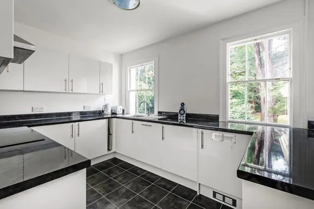 Pixham Lane, Pixham, RH4, photo 2