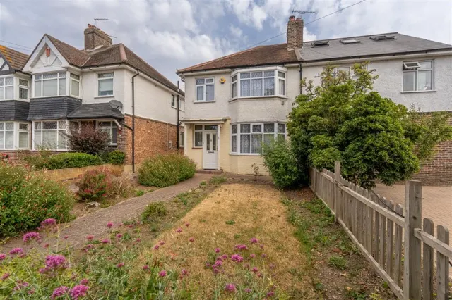 Central Avenue, Hounslow, photo 1