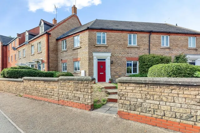 Nine Arches Way, Kettering, NN14, photo 1