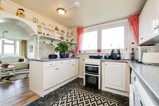 Photo 3 — Sunrise Avenue, Hornchurch, RM12