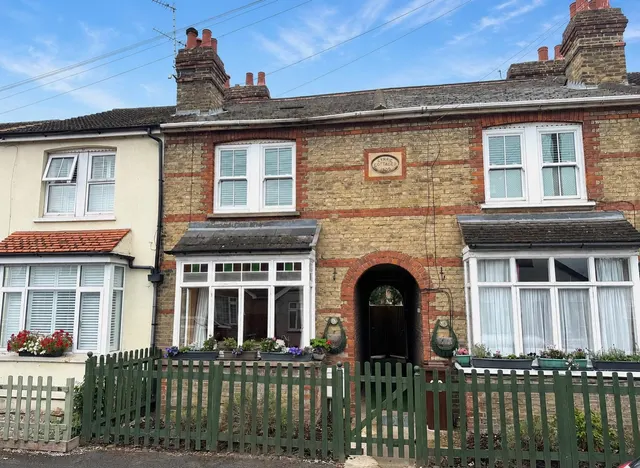 Hythe Park Road, Surrey Egham, TW20, photo 1