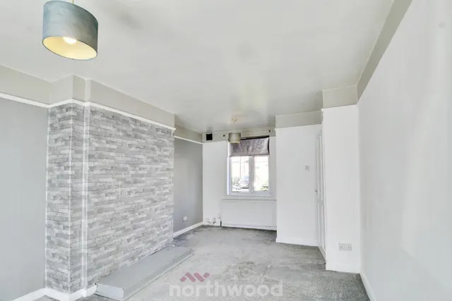 Essex Avenue, Intake, DN2, photo 1