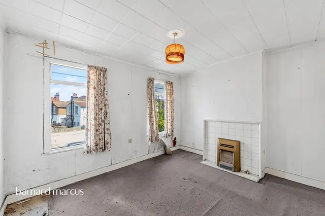 Feltham Road, Mitcham, CR4, photo 2