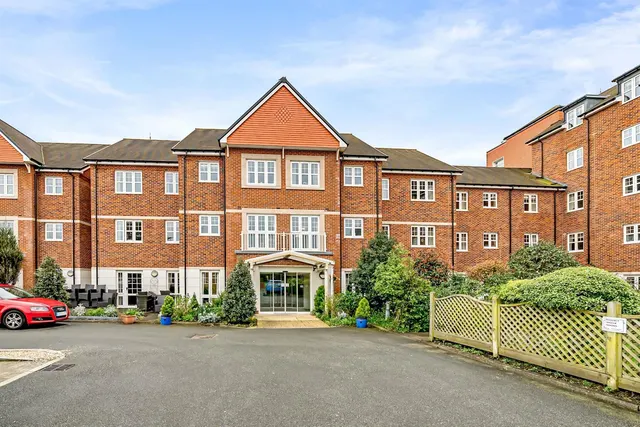 St. Lukes Road, Maidenhead, SL6, photo 1