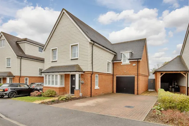 Burton Avenue, Leigh, photo 1