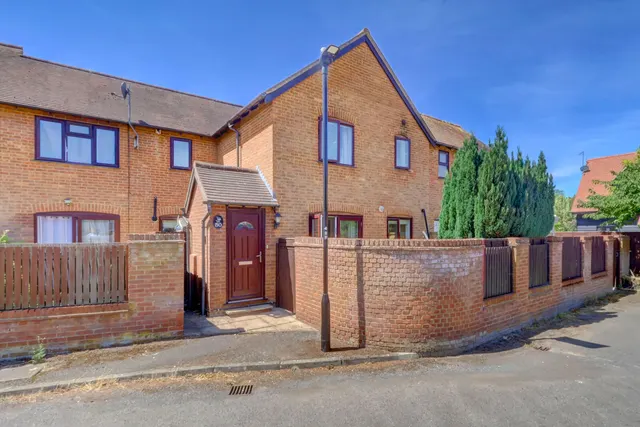 Jasmine Crescent, Princes Risborough, HP27, photo 1