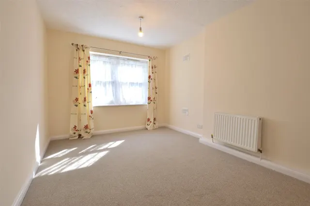 Photo 3 — Waterslade, Surrey, Elm Road, RH1 6AS