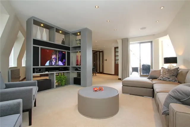 Holbein Place, SW1W, photo 1