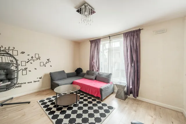 Northolt, UB5, photo 1