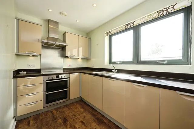 Photo 2 — Sheldon Way, Berkhamsted, Hertfordshire, HP4