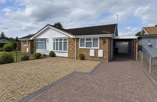 Heathfield Road, West Moors, BH22, photo 1