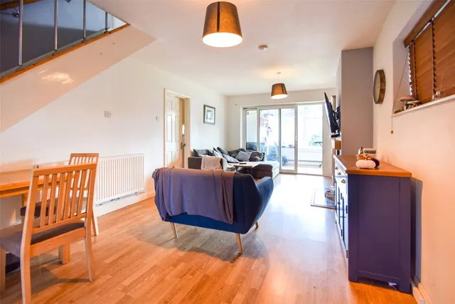 Whitley Road, Yateley, GU46, photo 3