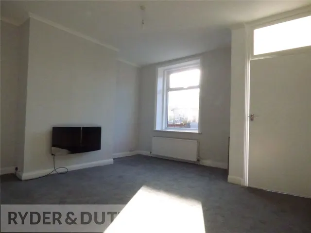 Huddersfield Road, Newhey, OL16, photo 2