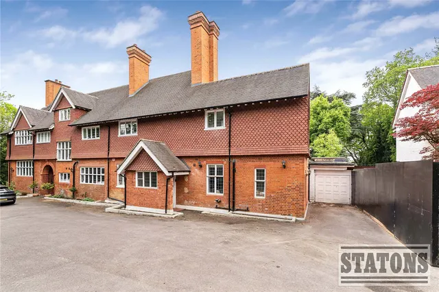 Photo 2 — Totteridge Lane, Totteridge, London, N20 8NS