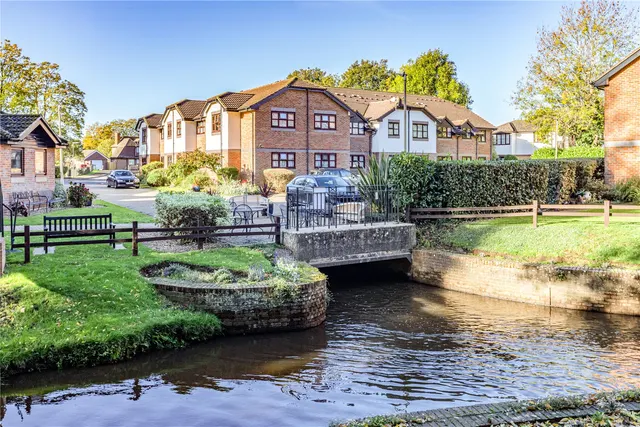Pitson Close, Addlestone, KT15, photo 1