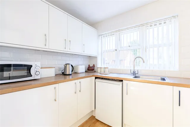 Pitson Close, Addlestone, KT15, photo 2