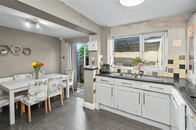 Silverdale Avenue, Guiseley, LS20, photo 3