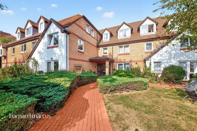 Friern Watch Avenue, London, N12, photo 1