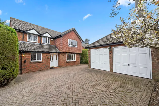 Cleveland Gardens, WORCESTER PARK, Surrey, Worcester Park, KT47JJ, photo 1