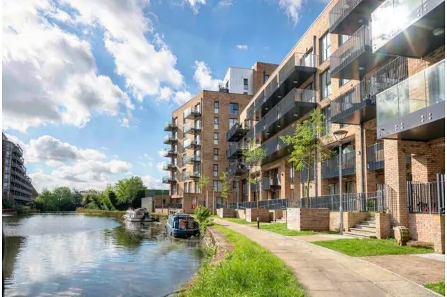 Bolinder Way, London, E3, photo 1
